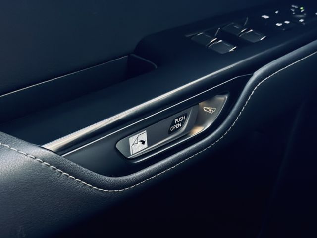 豪華版！僅跑4萬！ACC跟車！選配環景！側踏板！抬顯！CarPlay！盲點！電尾門！可全貸！全省保固！台中在地30年！  第14張相片