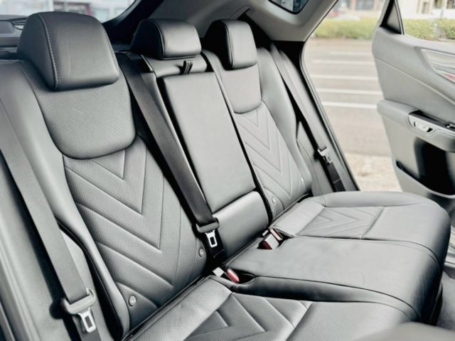 頂級版！僅跑4萬！原廠保養！冷熱通風記憶椅！環景！腳踢尾門！CarPlay！盲點！無線充電！原鈑件！台中在地30年老店！  第9張相片
