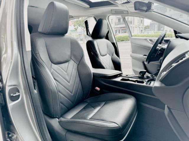 頂級版！僅跑4萬！原廠保養！冷熱通風記憶椅！環景！腳踢尾門！CarPlay！盲點！無線充電！原鈑件！台中在地30年老店！  第11張相片