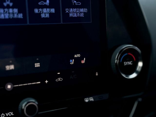頂級版！僅跑4萬！原廠保養！冷熱通風記憶椅！環景！腳踢尾門！CarPlay！盲點！無線充電！原鈑件！台中在地30年老店！  第16張相片