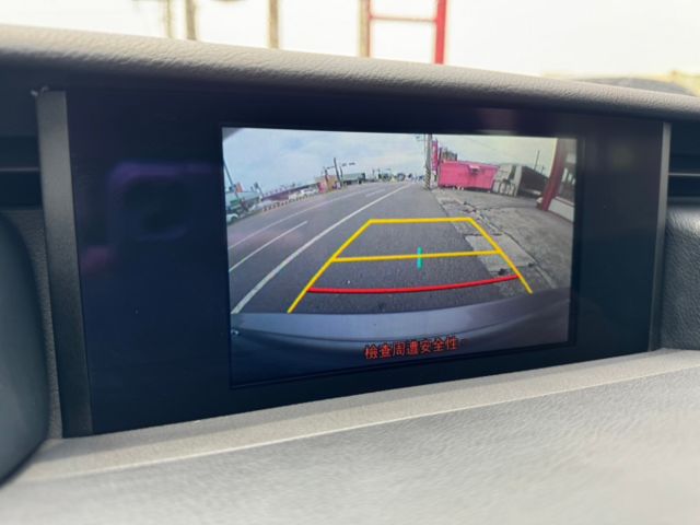 一手車！頂級版！僅跑12萬！冷熱通風椅！ACC跟車！三眼LED智慧頭燈！車道偏移！藍芽！倒車影像！原鈑件！可全貸！  第14張相片