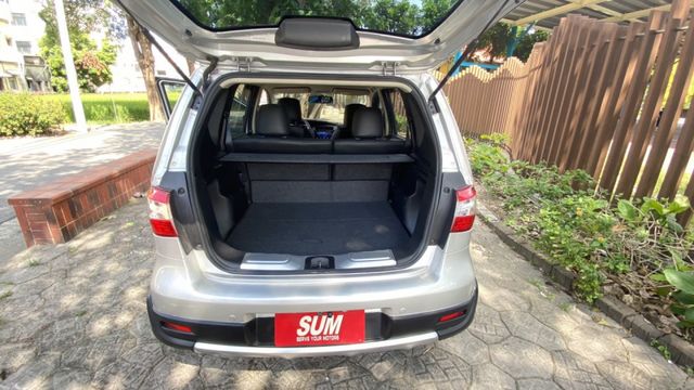 優惠實用五門掀背車,車頂旅行李架,倒車顯影,行車紀錄器,原版件,認證車,全額貸.自營保修廠可提供完整維修記錄  第14張相片
