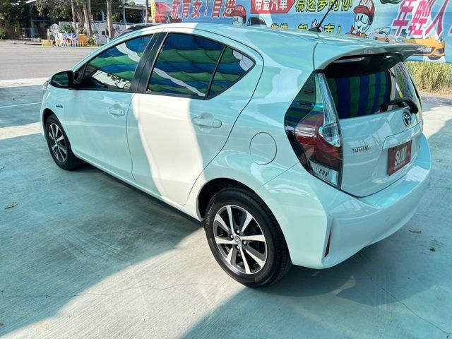 油電小車 認證中古車 免鑰匙 定速 恆溫空調  第3張相片