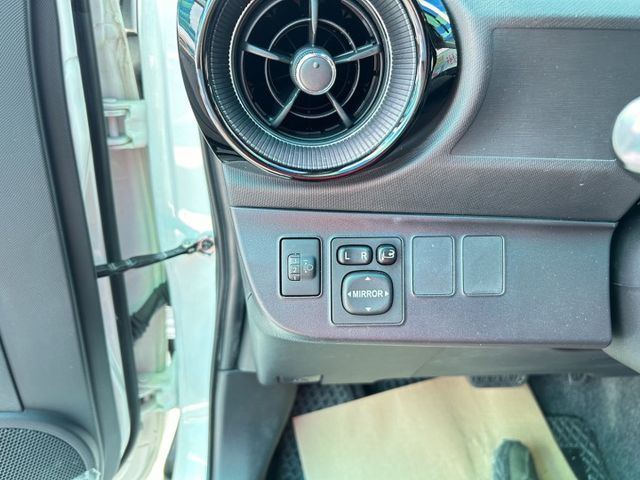 油電小車 認證中古車 免鑰匙 定速 恆溫空調  第10張相片