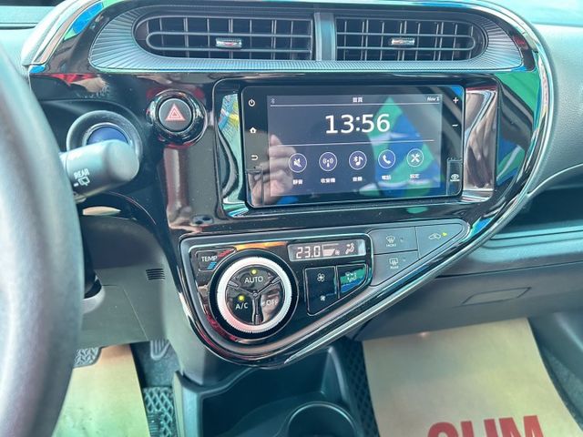 油電小車 認證中古車 免鑰匙 定速 恆溫空調  第11張相片