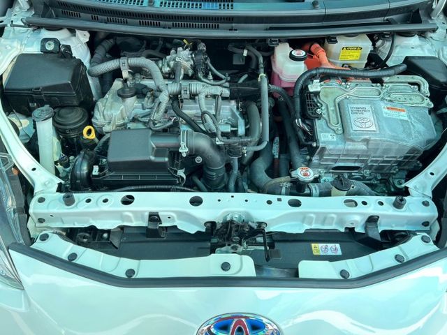 油電小車 認證中古車 免鑰匙 定速 恆溫空調  第13張相片