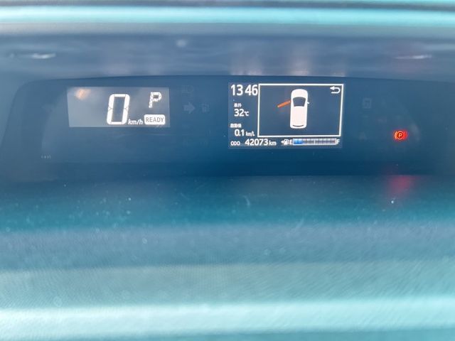 油電小車 認證中古車 免鑰匙 定速 恆溫空調  第14張相片