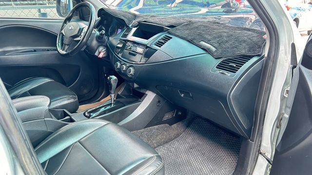 僅跑3萬，多用途休旅廂車！載貨商務全通用 超殺價!!  第6張相片