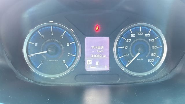 僅跑3萬，多用途休旅廂車！載貨商務全通用 超殺價!!  第9張相片