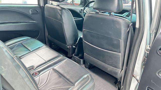 僅跑3萬，多用途休旅廂車！載貨商務全通用 超殺價!!  第13張相片