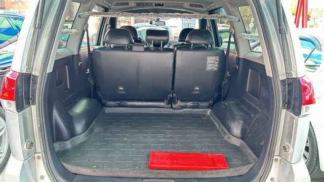 僅跑3萬，多用途休旅廂車！載貨商務全通用 超殺價!!  第14張相片