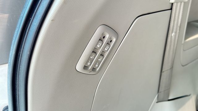 俗俗阿~~七人座/電動尾門/定速/I-KEY/雙天窗/影音/電動椅/舒適大空間  第9張相片