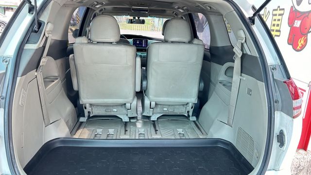 俗俗阿~~七人座/電動尾門/定速/I-KEY/雙天窗/影音/電動椅/舒適大空間  第10張相片