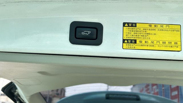 俗俗阿~~七人座/電動尾門/定速/I-KEY/雙天窗/影音/電動椅/舒適大空間  第11張相片