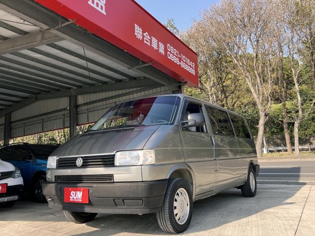 自用車有升級車床＊長軸＊手排＊２．０汽油＊８人座客貨兩用＊可改貨車牌＊里程保證＊安卓機＊  第1張相片