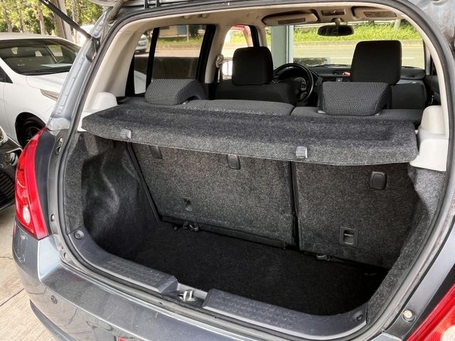 頂級版＊自用一手車＊低里程＊ＩＫＥＹ免鑰匙＊電折後視鏡＊恆溫＊電動椅＊多功能方向盤＊可全額貸款＊  第9張相片