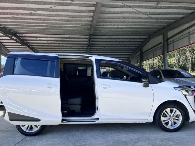 小改款＊５人＊原廠保養＊原版件認證車＊安卓機＊CARPLAY＊自動頭燈＋ＬＥＤ日行燈＊循跡＊可全額貸可換車＊  第3張相片