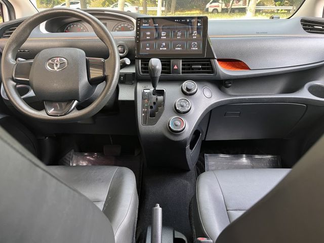 小改款＊５人＊原廠保養＊原版件認證車＊安卓機＊CARPLAY＊自動頭燈＋ＬＥＤ日行燈＊循跡＊可全額貸可換車＊  第12張相片