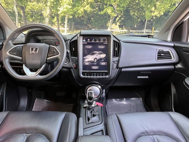 限時特價＊旗艦HIFI版＊女用一手車＊室內車庫車＊原廠保養＊原版件認證車＊選配多多＊可全額貸可換車＊跨界小休旅最高ＣＰ值  第12張相片