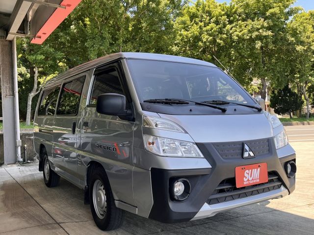 自排豪華型８人座客貨２用＊２ＷＤ＊原廠保養＊原版件＊認證車＊附原廠保固＊可全額貸＊盲點＊循跡＊自動頭燈＊雙安＊  第3張相片