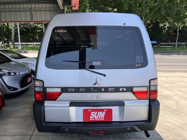 自排豪華型８人座客貨２用＊２ＷＤ＊原廠保養＊原版件＊認證車＊附原廠保固＊可全額貸＊盲點＊循跡＊自動頭燈＊雙安＊  第5張相片