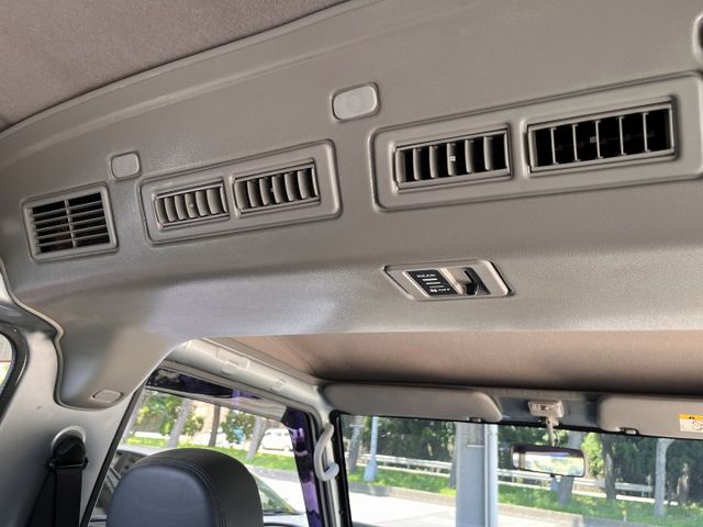 自排豪華型８人座客貨２用＊２ＷＤ＊原廠保養＊原版件＊認證車＊附原廠保固＊可全額貸＊盲點＊循跡＊自動頭燈＊雙安＊  第11張相片