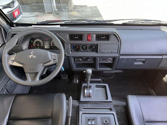 自排豪華型８人座客貨２用＊２ＷＤ＊原廠保養＊原版件＊認證車＊附原廠保固＊可全額貸＊盲點＊循跡＊自動頭燈＊雙安＊  第12張相片