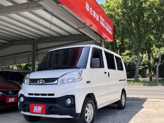 自排２ＷＤ＊豪華型８人座＊原版件＊認證車＊原廠保固＊盲點＊定速＊自動頭燈＊循跡＊可全額貸＊車宿露營＊生意好幫手  第1張相片