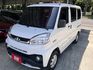 自排２ＷＤ＊豪華型８人座＊原版件＊認證車＊原廠保固＊盲點＊定速＊自動頭燈＊循跡＊可全額貸＊車宿露營＊生意好幫手  第2張縮圖