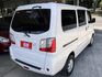 自排２ＷＤ＊豪華型８人座＊原版件＊認證車＊原廠保固＊盲點＊定速＊自動頭燈＊循跡＊可全額貸＊車宿露營＊生意好幫手  第3張縮圖