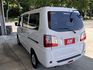 自排２ＷＤ＊豪華型８人座＊原版件＊認證車＊原廠保固＊盲點＊定速＊自動頭燈＊循跡＊可全額貸＊車宿露營＊生意好幫手  第4張縮圖