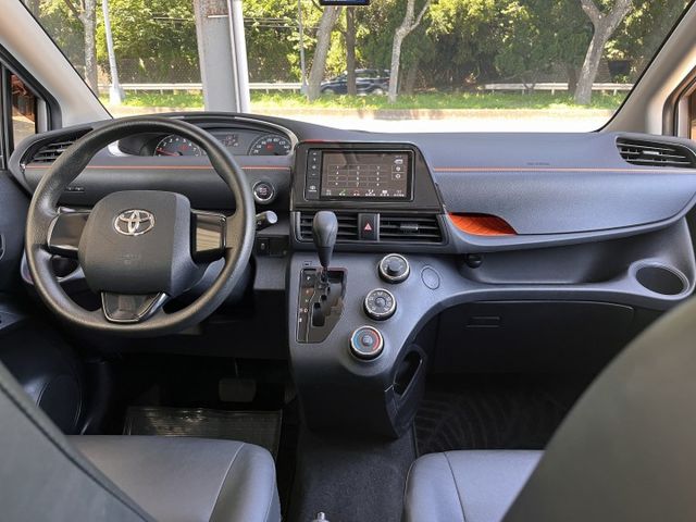 小改款＊新車保固＊原廠保養＊原版件＋認證車＊自動頭燈＊ＩＫＥＹ免鑰匙＊雙電動吸門＊ＬＥＤ日行燈＊可全額貸款可換車＊  第14張相片