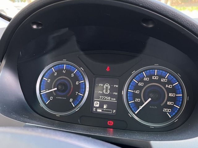 豪華型＊原版件認證車＊升級環景鏡頭＊定速＊後座空調＊鋁圈＊循跡＊自動後視鏡＊可全額貸＊可車換車＊可改貨車  第10張相片
