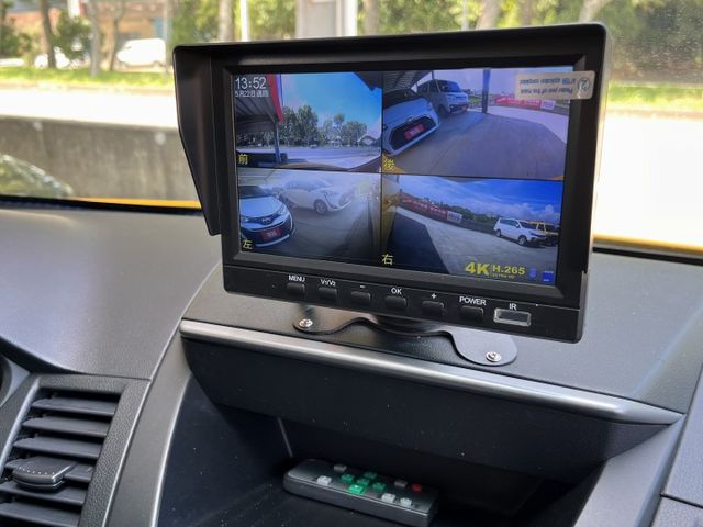 豪華型＊原版件認證車＊升級環景鏡頭＊定速＊後座空調＊鋁圈＊循跡＊自動後視鏡＊可全額貸＊可車換車＊可改貨車  第11張相片