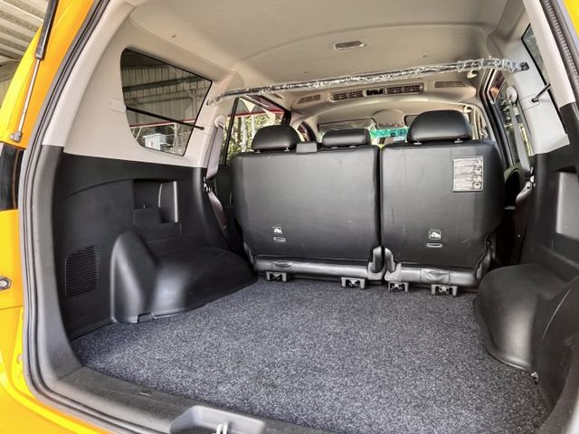 豪華型＊原版件認證車＊升級環景鏡頭＊定速＊後座空調＊鋁圈＊循跡＊自動後視鏡＊可全額貸＊可車換車＊可改貨車  第15張相片