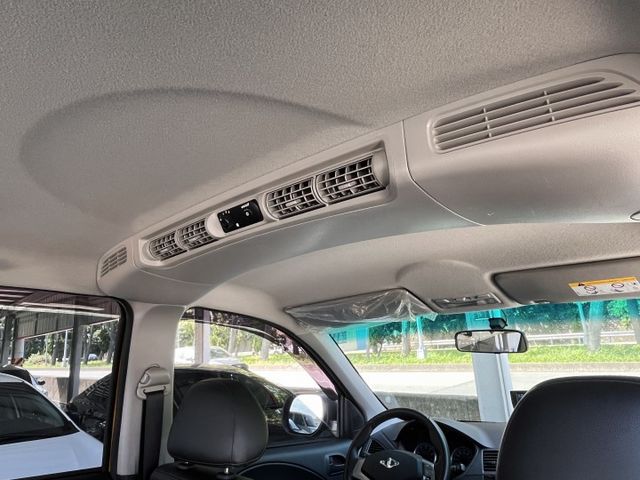豪華型＊原版件認證車＊升級環景鏡頭＊定速＊後座空調＊鋁圈＊循跡＊自動後視鏡＊可全額貸＊可車換車＊可改貨車  第17張相片