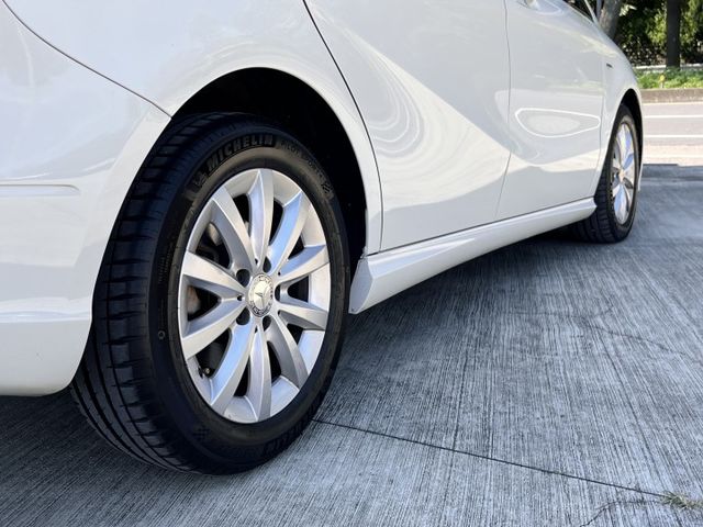 自用一手車＊室內車庫車＊原版件＊認證車＊總代理＊資料齊全＊ＫＥＹｘ２＊最安全最好養的小賓士＊可全額貸款＊可換車＊  第10張相片