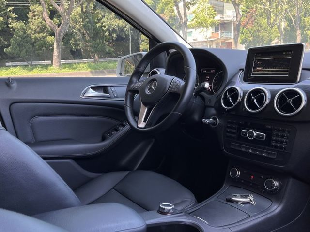 自用一手車＊室內車庫車＊原版件＊認證車＊總代理＊資料齊全＊ＫＥＹｘ２＊最安全最好養的小賓士＊可全額貸款＊可換車＊  第12張相片