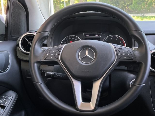 自用一手車＊室內車庫車＊原版件＊認證車＊總代理＊資料齊全＊ＫＥＹｘ２＊最安全最好養的小賓士＊可全額貸款＊可換車＊  第14張相片