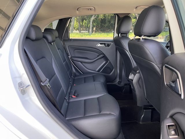 自用一手車＊室內車庫車＊原版件＊認證車＊總代理＊資料齊全＊ＫＥＹｘ２＊最安全最好養的小賓士＊可全額貸款＊可換車＊  第17張相片