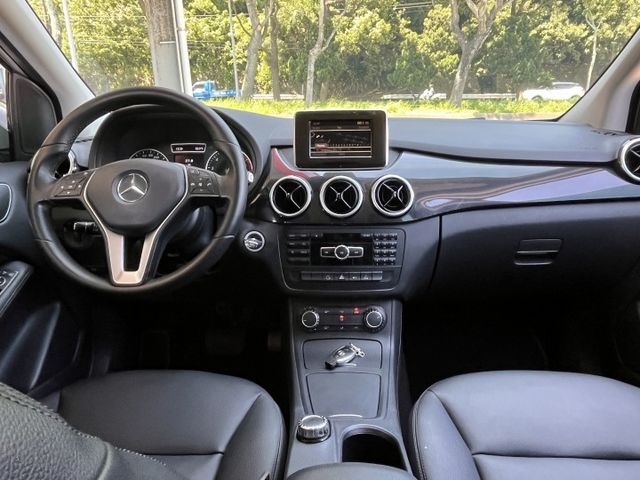 自用一手車＊室內車庫車＊原版件＊認證車＊總代理＊資料齊全＊ＫＥＹｘ２＊最安全最好養的小賓士＊可全額貸款＊可換車＊  第18張相片