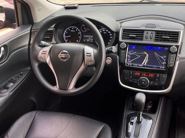 iTIIDA新款＊頂級旗艦版＊原廠保養＊原版件認證車＊盲點＊抬顯＊CARPLAY＊導航＊定速＊恆溫＊可全額貸＊  第4張相片