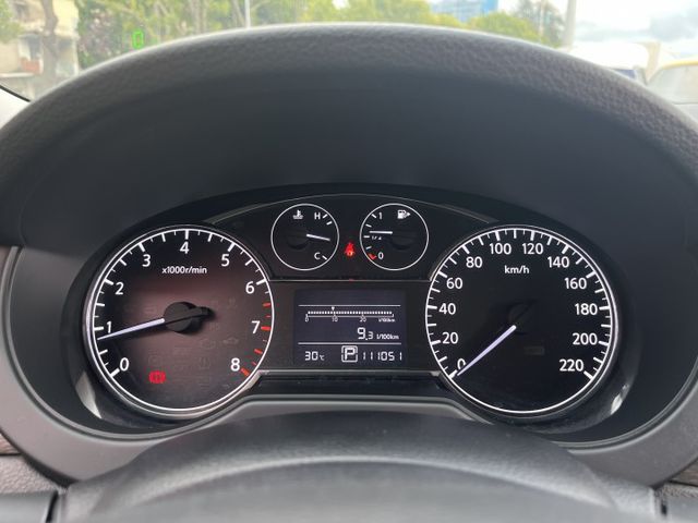 iTIIDA新款＊頂級旗艦版＊原廠保養＊原版件認證車＊盲點＊抬顯＊CARPLAY＊導航＊定速＊恆溫＊可全額貸＊  第6張相片