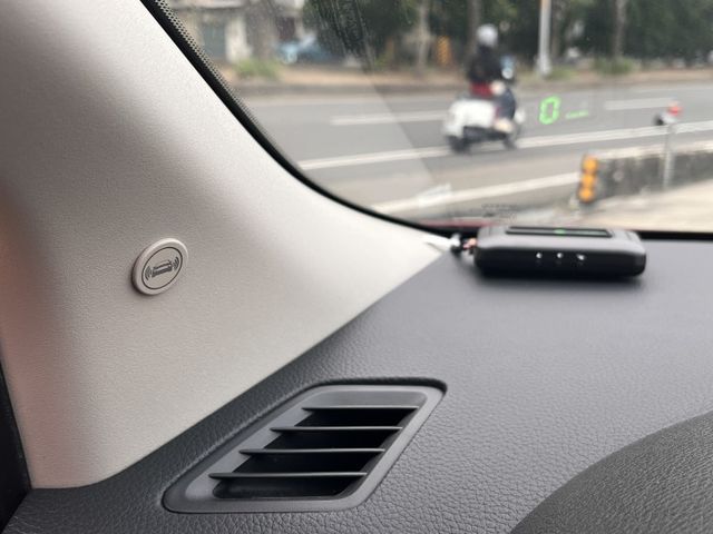 iTIIDA新款＊頂級旗艦版＊原廠保養＊原版件認證車＊盲點＊抬顯＊CARPLAY＊導航＊定速＊恆溫＊可全額貸＊  第7張相片
