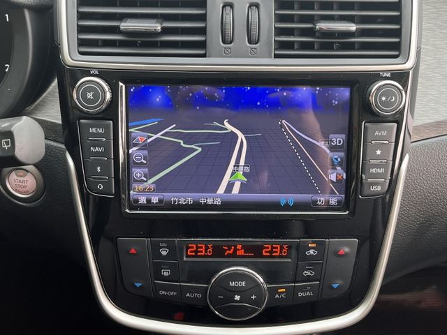 iTIIDA新款＊頂級旗艦版＊原廠保養＊原版件認證車＊盲點＊抬顯＊CARPLAY＊導航＊定速＊恆溫＊可全額貸＊  第9張相片