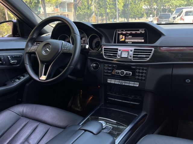 中華賓士總代理＊E250小改款＊自用車庫車＊原版件＊認證報告＊可全額貸可換車＊氣氛漂亮底盤漂亮＊  第10張相片