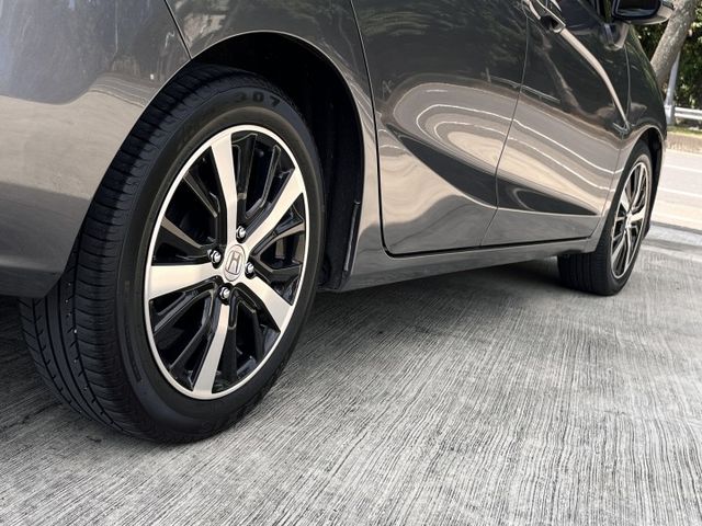 頂級S版＊女用車＊室內車庫車＊低里程＊小改款＊鋼鐵灰＊６安＊導航＊ＩＫＥＹ免鑰匙＊可全額貸可換車＊  第7張相片