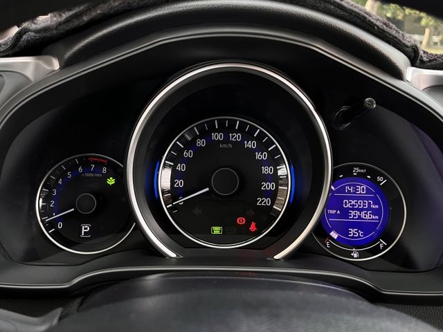 頂級S版＊女用車＊室內車庫車＊低里程＊小改款＊鋼鐵灰＊６安＊導航＊ＩＫＥＹ免鑰匙＊可全額貸可換車＊  第11張相片