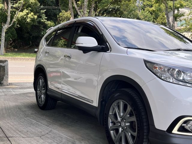 2WD頂級版＊小改款＊原廠選配多＊HID自動頭燈＊盲點監視＊導航＊４安＊１８吋槍灰鋁圈＊可全額貸款＊可換車＊  第9張相片