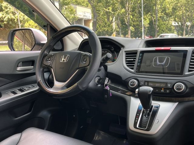 2WD頂級版＊小改款＊原廠選配多＊HID自動頭燈＊盲點監視＊導航＊４安＊１８吋槍灰鋁圈＊可全額貸款＊可換車＊  第11張相片